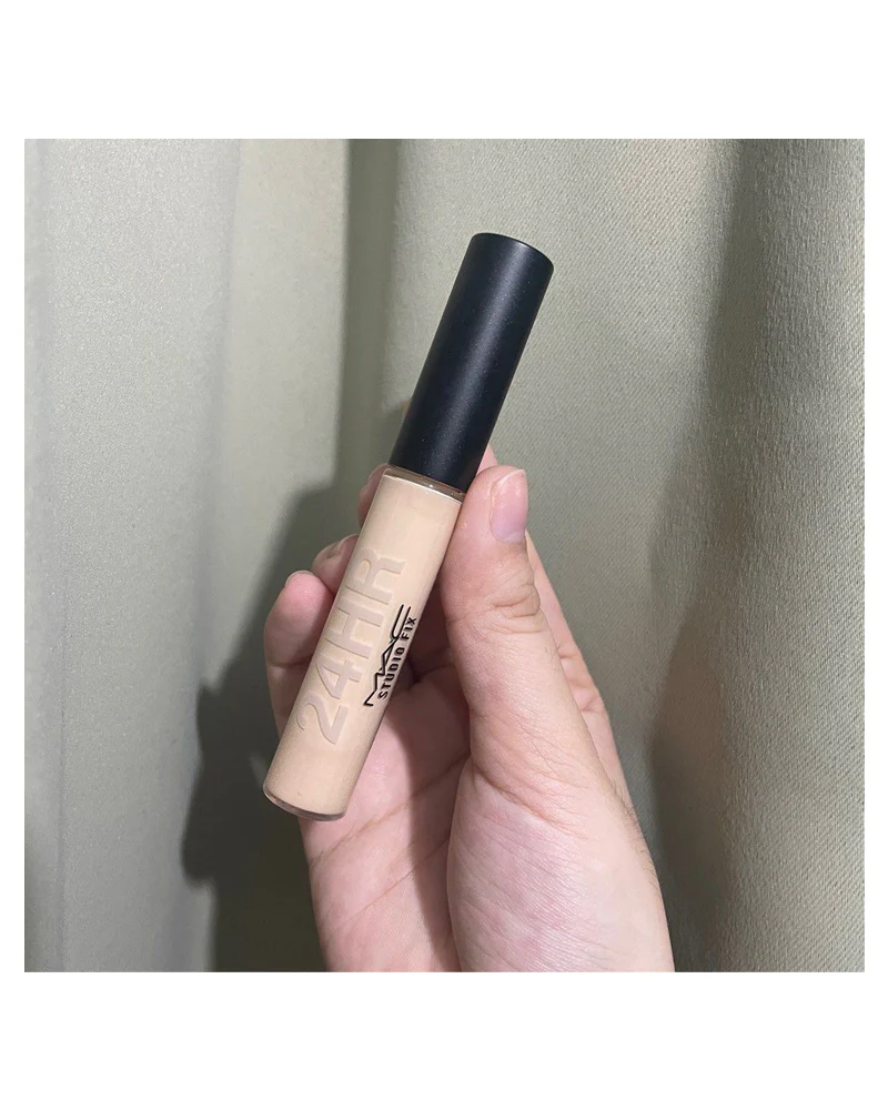 MAC STUDIO FIX 24-HR SMOOTH WEAR CONCEALER-NW10 - Image 3