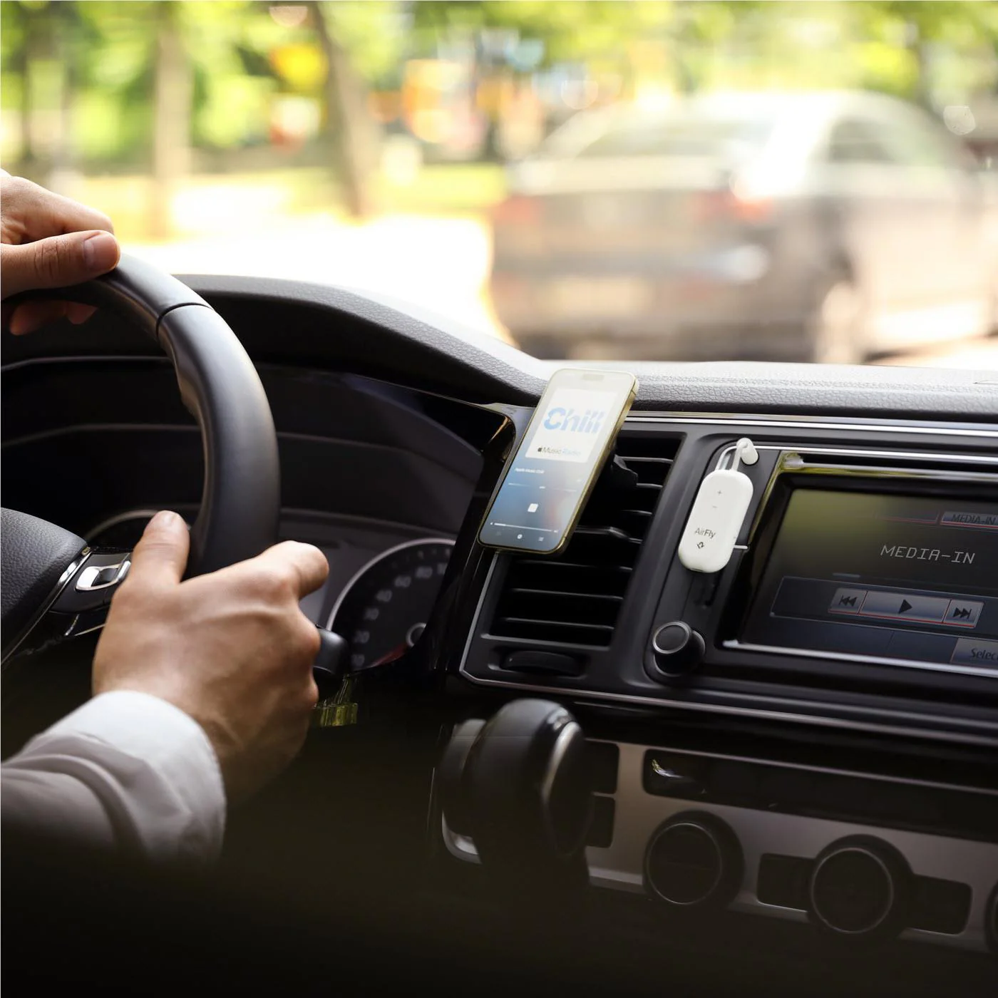 Twelve South AirFly 2 Pro Deluxe Bluetooth Audio Transmitter - Image 10